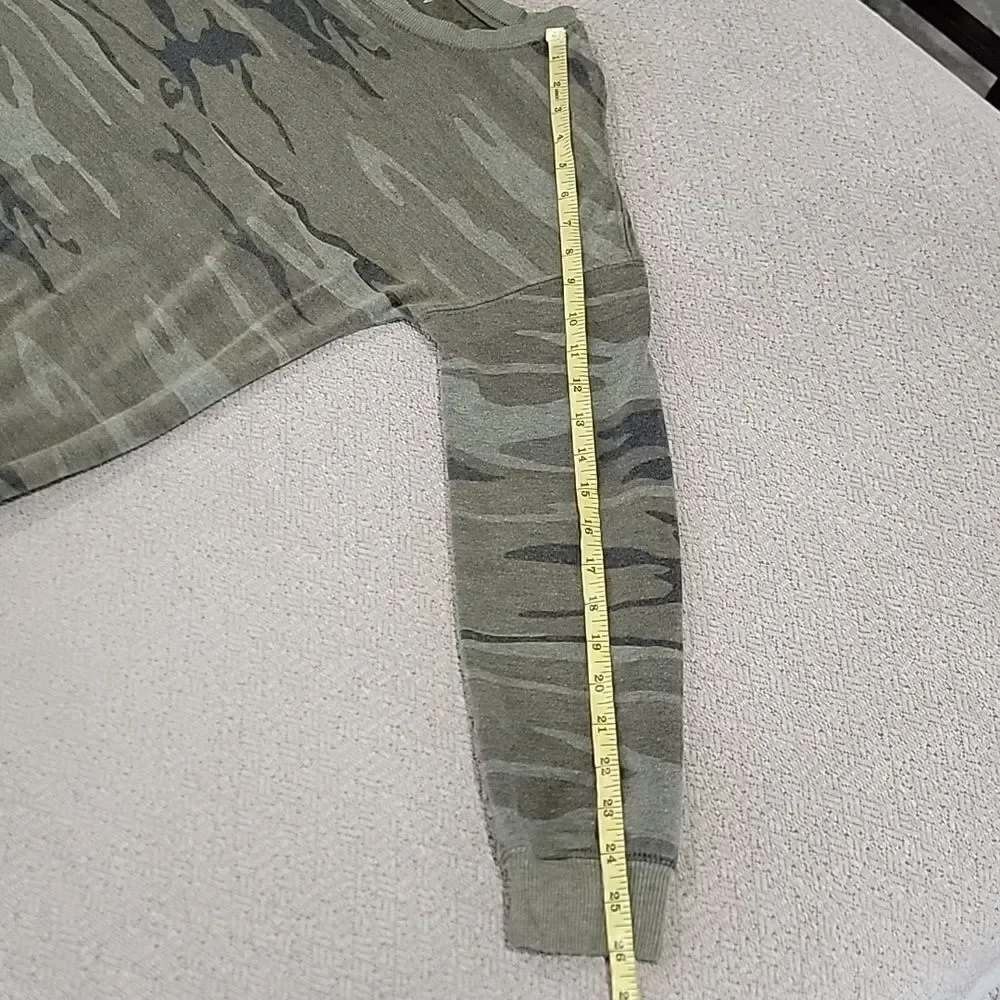 Zoe + Liv Green Camouflage Print Crew Neck Sweatshirt - Size Small